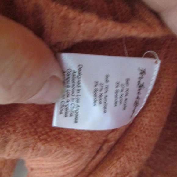 FOR LOVE & LEMONS KNITZ ROSE COLOR PULLOVER SWEATER - Picture 3 of 3